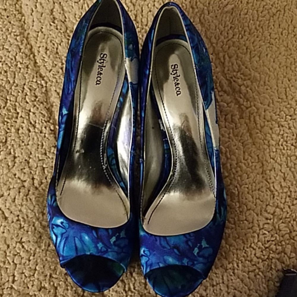 Pumps - Picture 4 of 4